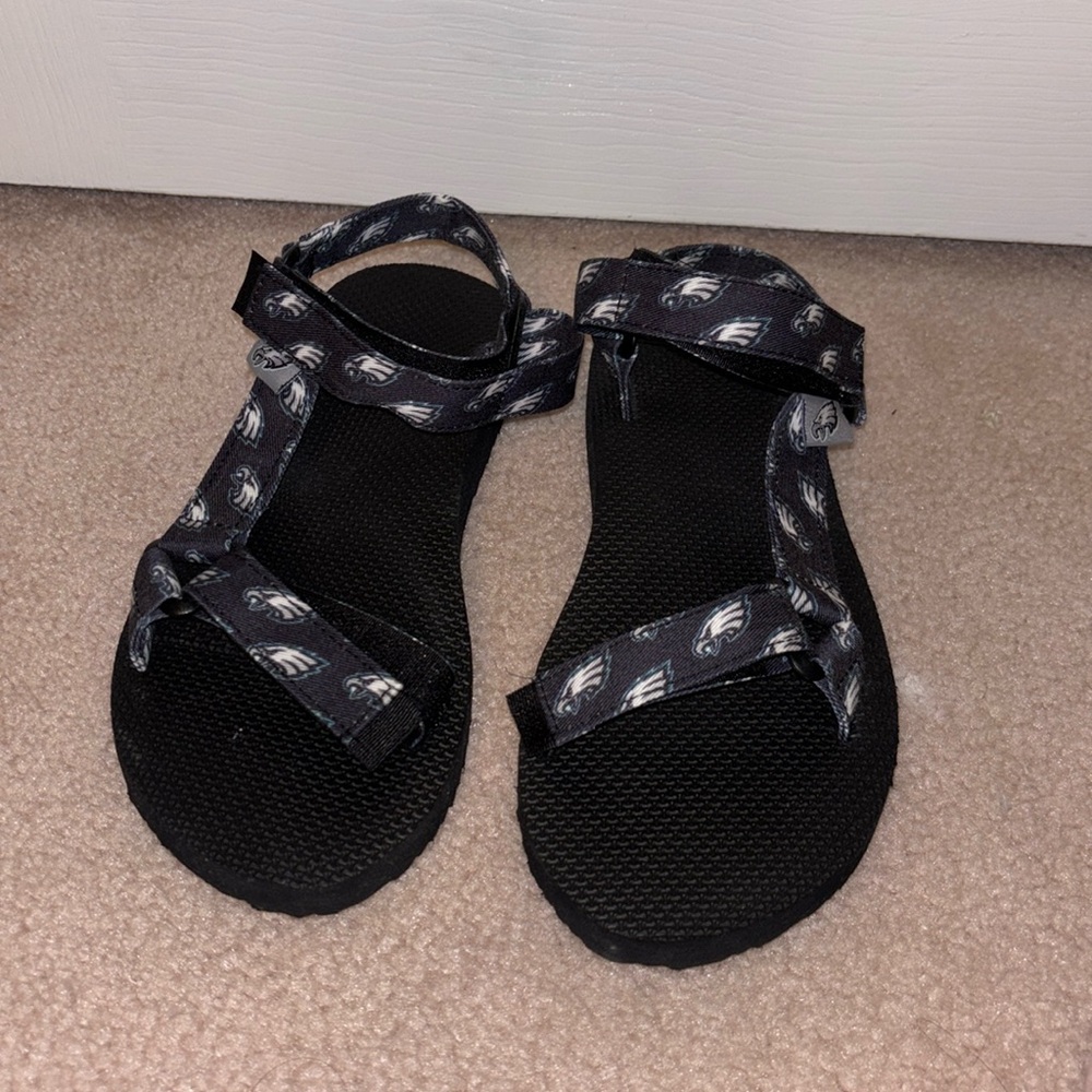 eagles sandals sz 8